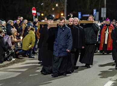 Wierni przeszli przez Elbląg w Drodze Krzyżowej