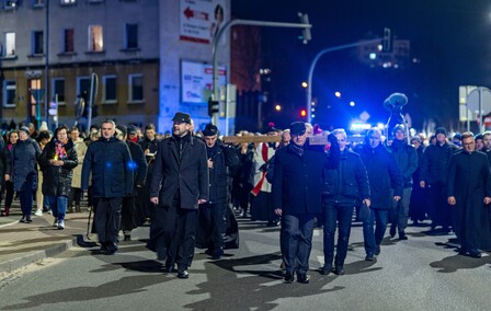 Wierni przeszli przez Elbląg w Drodze Krzyżowej