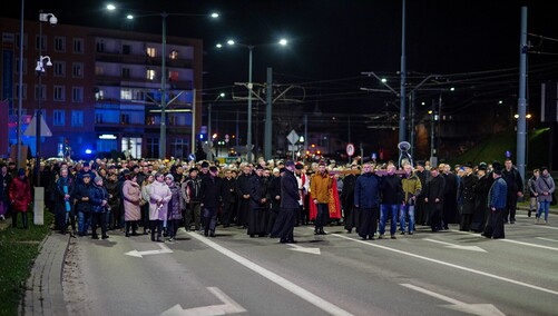 Wierni przeszli przez Elbląg w Drodze Krzyżowej