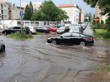 Ulice zamieniły się w potoki  (aktualizacja) 