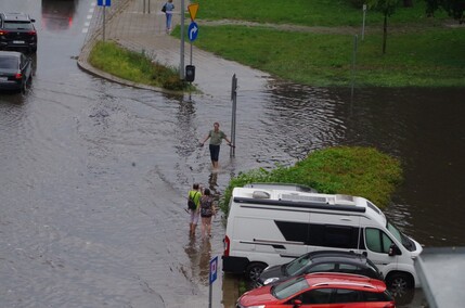 Ulice zamieniły się w potoki  (aktualizacja) 