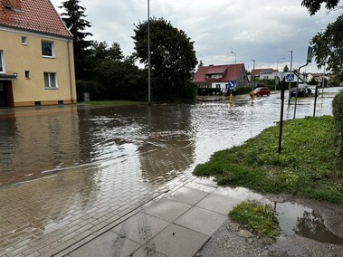 Ulice zamieniły się w potoki  (aktualizacja) 