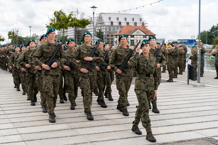 „Od dziecka marzył, by być w wojsku”. Przysięgali na bulwarze