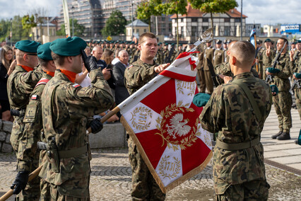 „Od dziecka marzył, by być w wojsku”. Przysięgali na bulwarze