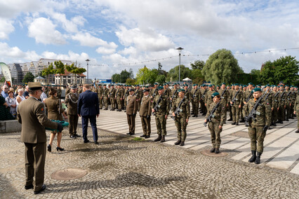 „Od dziecka marzył, by być w wojsku”. Przysięgali na bulwarze