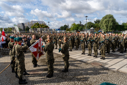 „Od dziecka marzył, by być w wojsku”. Przysięgali na bulwarze