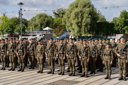 „Od dziecka marzył, by być w wojsku”. Przysięgali na bulwarze