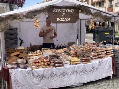 Na jarmarku w dzień targowy...