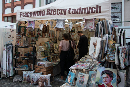 Głodnemu zabawy chleb i muzyka na myśli