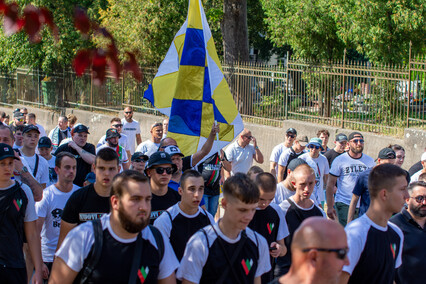 Kibice przemaszerowali przez miasto na stadion