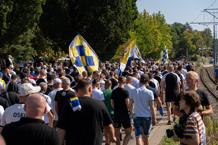 Kibice przemaszerowali przez miasto na stadion