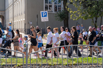 Kibice przemaszerowali przez miasto na stadion