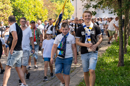 Kibice przemaszerowali przez miasto na stadion