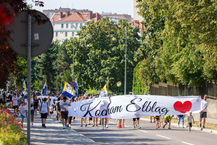 Kibice przemaszerowali przez miasto na stadion