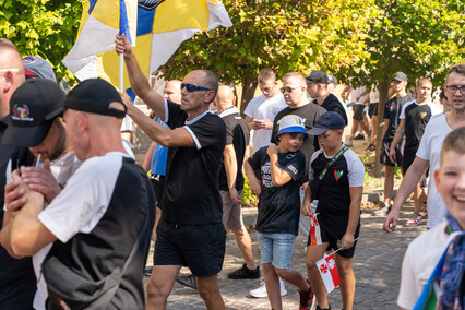 Kibice przemaszerowali przez miasto na stadion