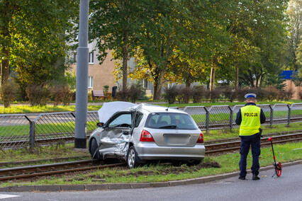 Zawracał i zderzył się z tramwajem