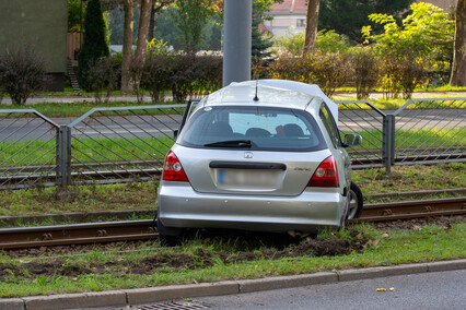 Zawracał i zderzył się z tramwajem