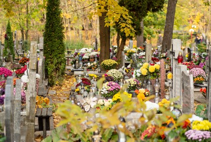 Elblążanie odwiedzają groby bliskich