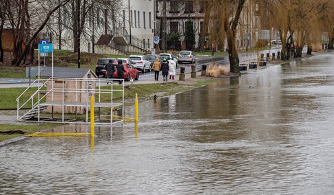 Poziom wody w rzece Elbląg obniża się. Pogotowie odwołane  (aktualizacja) 