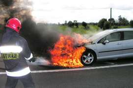 Peugeot spłonął na \"siódemce\"