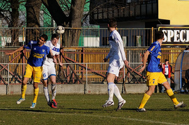 Olimpia poległa z Arką 1:4 (piłka nożna)