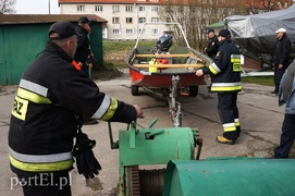 Plama oleju na rzece Elbląg