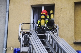Ogień w mieszkaniu, lokator poparzony (aktualizacja)