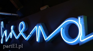 Kina nie ma, neon świeci