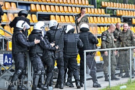 Policja kontra kibice na stadionie