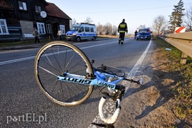 Zderzyły się auta, ucierpiał... rowerzysta