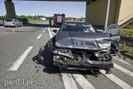 Groźna kolizja nissana z ciężarówką na S7