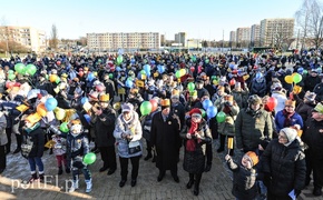 Trzej królowie jadą, złoto, mirrę kładą