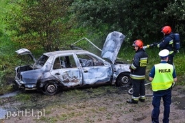 Porzucony nissan spłonął pod trasą S22