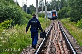 Wjechali pod pociąg, trzy osoby ranne