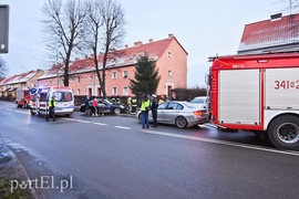 Uderzył w drzewo na ul. Grottgera