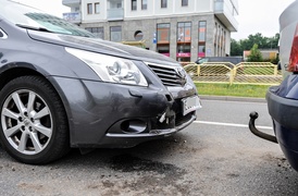 Kraksa sześciu aut przy targowisku