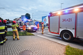 8-latka wbiegła na ruszające auto