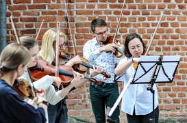 Orkiestra wyszła do ludzi