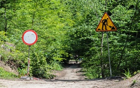 Umacniają brzegi Srebrnego Potoku. Ekolodzy: To jest niszczenie tej rzeki