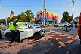 Zderzenie nissana z audi pod szkołą muzyczną