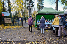 \"A dziś można już wejść na cmentarz?\"