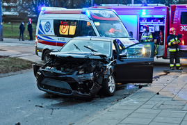 Zderzenie dostawczego fiata z osobowym fordem, kierowca fiata stracił prawo jazdy