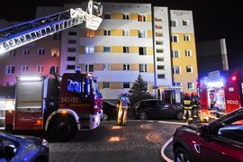 Pożar w bloku przy ul. Fromborskiej, dwie osoby w szpitalu