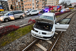 Spowodował kolizję na 12 Lutego i uciekł