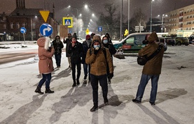 „Nie przyjmuję mandatu”. Zimowy spacer Elbląskiego Strajku Kobiet